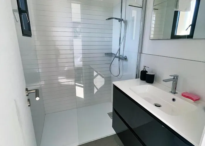 Architect's - 10-12 People - Pool - 4 Bedrooms 别墅 宗扎