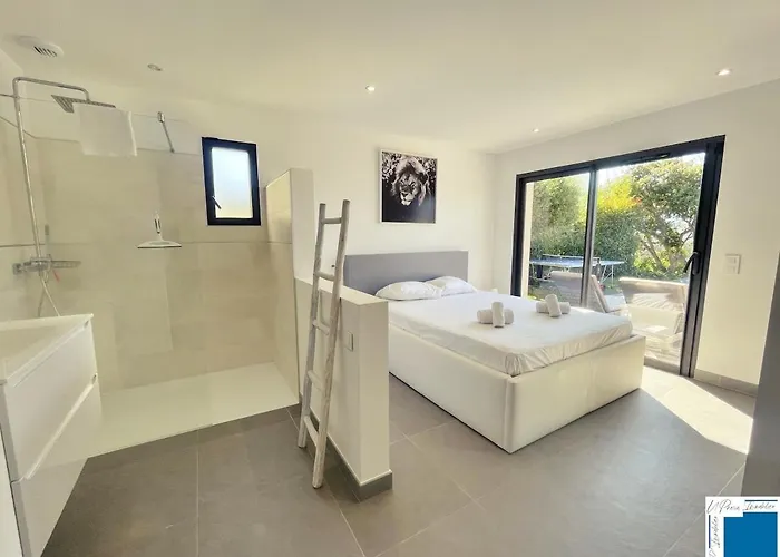 Architect's - 10-12 People - Pool - 4 Bedrooms 别墅