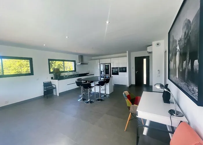 Architect's - 10-12 People - Pool - 4 Bedrooms 别墅