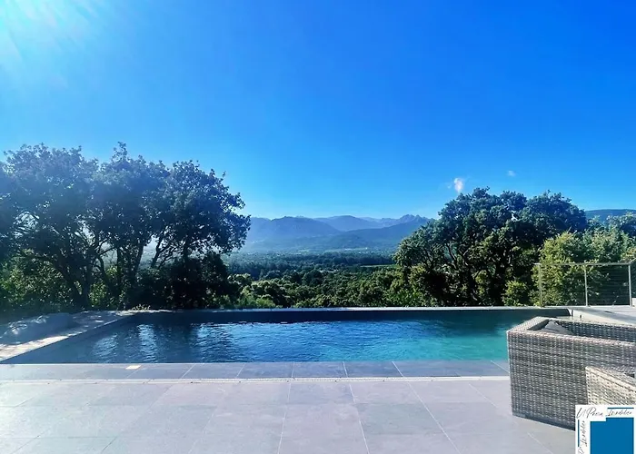 Architect's - 10-12 People - Pool - 4 Bedrooms *